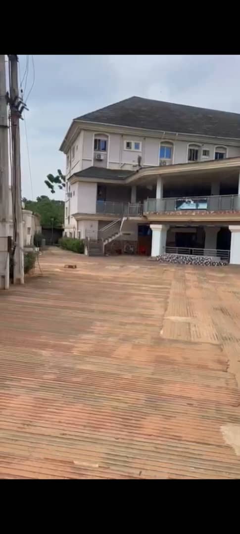 LUXUARY HOTEL FOR SALE IN AWKA METROPLIS 